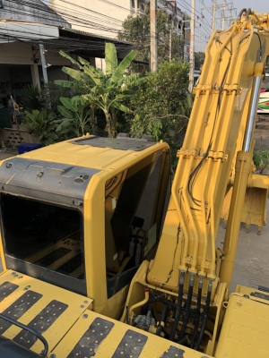 KOMATSU PC200-8MO