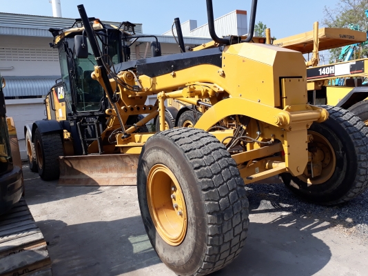 รถเกรด Caterpillar 140M