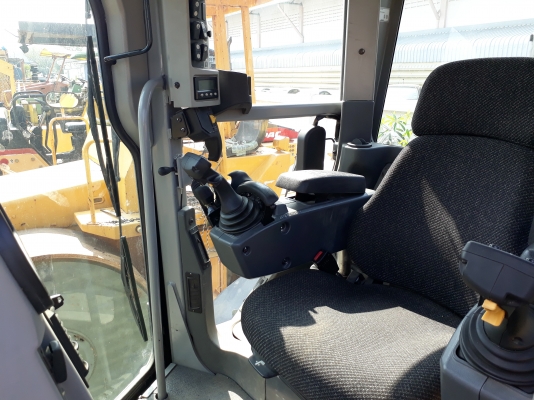 รถเกรด Caterpillar 140M