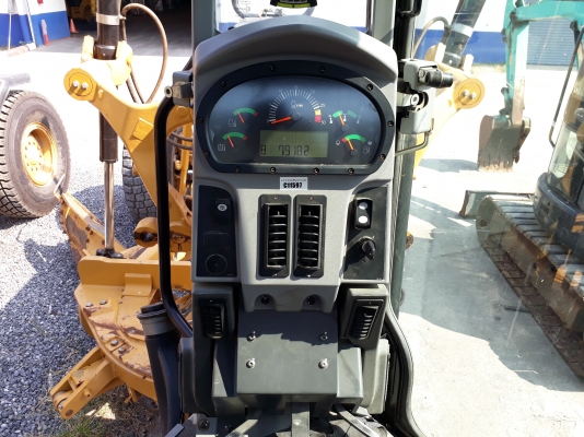 รถเกรด Caterpillar 140M