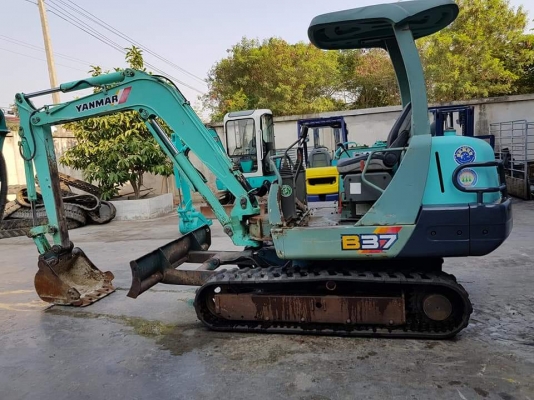 รถขุดขนาด 4ตัน ยันม่าB37-2A เครื่องยนต์ยันม่า 3D88E ปั้นนิ้ว คอนโทลน้ำมัน แทรคยางสวย เครื่องยนต์ ปั้มHYD สภาพดีมาก      รถดีพร้อมใช้งาน  ราคา350,000บาท สนใจโทร #kpg081-8416818 083-4355829