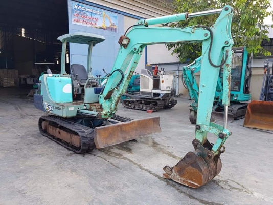 รถขุดขนาด 4ตัน ยันม่าB37-2A เครื่องยนต์ยันม่า 3D88E ปั้นนิ้ว คอนโทลน้ำมัน แทรคยางสวย เครื่องยนต์ ปั้มHYD สภาพดีมาก      รถดีพร้อมใช้งาน  ราคา350,000บาท สนใจโทร #kpg081-8416818 083-4355829