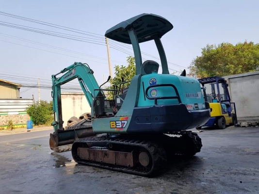 รถขุดขนาด 4ตัน ยันม่าB37-2A เครื่องยนต์ยันม่า 3D88E ปั้นนิ้ว คอนโทลน้ำมัน แทรคยางสวย เครื่องยนต์ ปั้มHYD สภาพดีมาก      รถดีพร้อมใช้งาน  ราคา350,000บาท สนใจโทร #kpg081-8416818 083-4355829