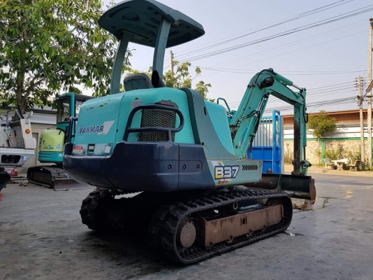 รถขุดขนาด 4ตัน ยันม่าB37-2A เครื่องยนต์ยันม่า 3D88E ปั้นนิ้ว คอนโทลน้ำมัน แทรคยางสวย เครื่องยนต์ ปั้มHYD สภาพดีมาก      รถดีพร้อมใช้งาน  ราคา350,000บาท สนใจโทร #kpg081-8416818 083-4355829