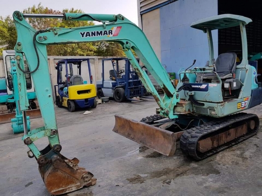 รถขุดขนาด 4ตัน ยันม่าB37-2A เครื่องยนต์ยันม่า 3D88E ปั้นนิ้ว คอนโทลน้ำมัน แทรคยางสวย เครื่องยนต์ ปั้มHYD สภาพดีมาก      รถดีพร้อมใช้งาน  ราคา350,000บาท สนใจโทร #kpg081-8416818 083-4355829