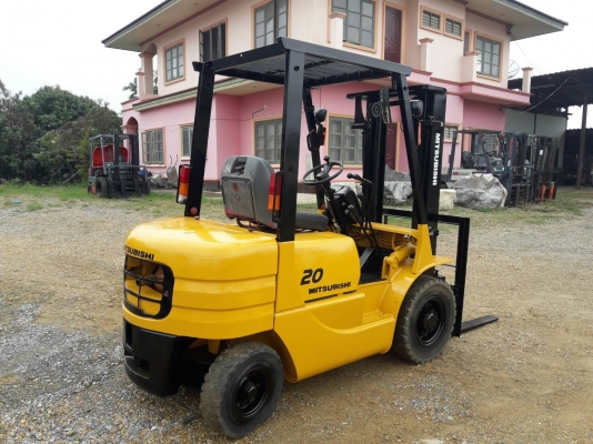 ขายรถยก MITSUBISHI  FD20 เครื่องดีเซล S45 เกียร์ธรรมดา ยางตันหน้าหลัง เสาสูง 3 เมตร ยกได้ 2 ตัน ติดต่อ 098-7962549