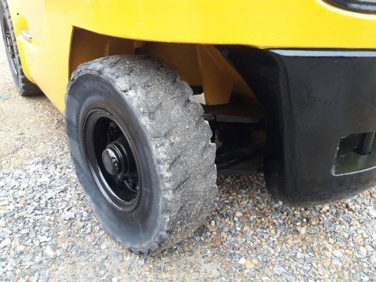 ขายรถยก MITSUBISHI  FD20 เครื่องดีเซล S45 เกียร์ธรรมดา ยางตันหน้าหลัง เสาสูง 3 เมตร ยกได้ 2 ตัน ติดต่อ 098-7962549