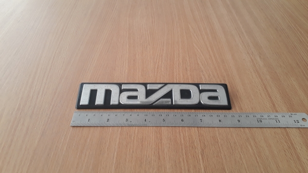 เพลทโลโก้ตัวหนังสือ MAZDA ตัวใหญ่