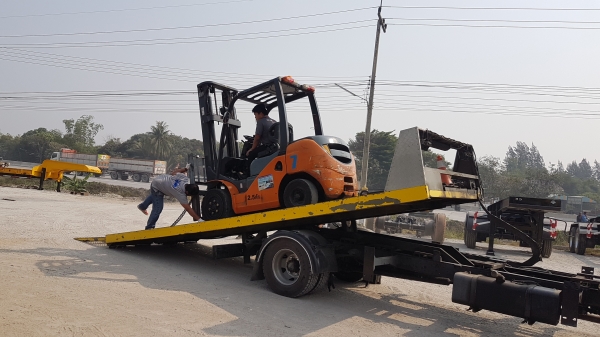 ขายรถยกดีเซล3ตันเสา4เมตรงาสไสลด์..ชลบุรี