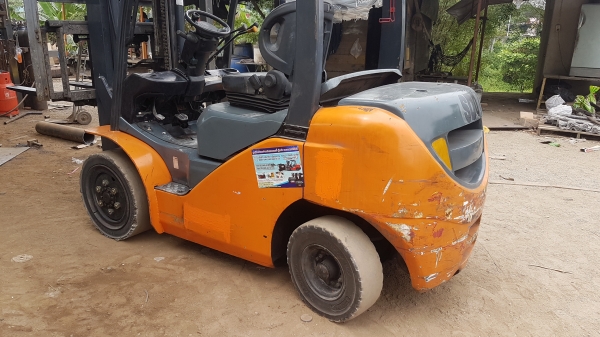 ขายรถยกดีเซล3ตันเสา4เมตรงาสไสลด์..ชลบุรี