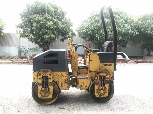 ขายรถบด2ตันBOMAGรุ่นBW80ADนำเข้าญี่ปุ่นเอวอ่อนขับ2เพลาเครื่องคูโบต้า3สูบสภาพดีพร้อมใช้งาน มีให้เลือกหลายคันหลายขนาดLINE:Jiraroj2909