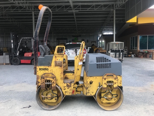 ขายรถบด2ตันBOMAGรุ่นBW80ADนำเข้าญี่ปุ่นเอวอ่อนขับ2เพลาเครื่องคูโบต้า3สูบสภาพดีพร้อมใช้งาน มีให้เลือกหลายคันหลายขนาดLINE:Jiraroj2909