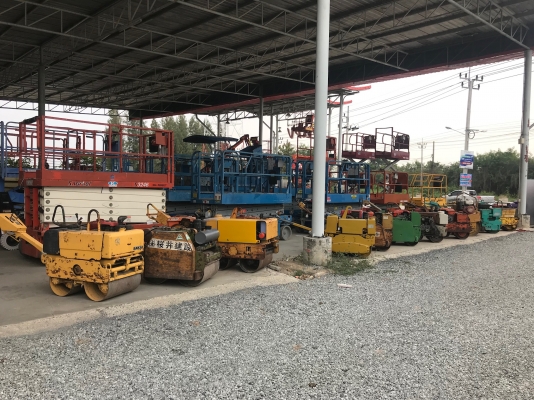 ขายรถบด2ตันBOMAGรุ่นBW80ADนำเข้าญี่ปุ่นเอวอ่อนขับ2เพลาเครื่องคูโบต้า3สูบสภาพดีพร้อมใช้งาน มีให้เลือกหลายคันหลายขนาดLINE:Jiraroj2909