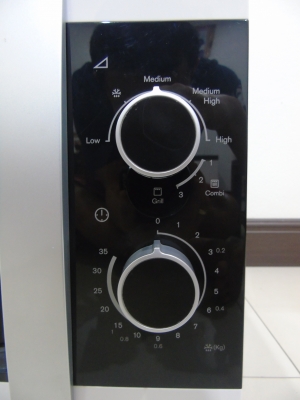 ไมโครเวฟ Electrolux รุ่น EMM2311W ความจุ 23 ลิตร มีระบบย่าง สภาพใหม่ ไมโครเวฟ Electrolux รุ่น EMM2311W ความจุ 23 ลิตร มีระบบย่าง สภาพใหม่