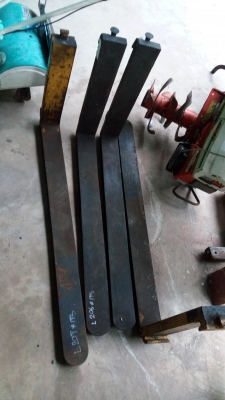 ขายงาโฟลลิฟครับ ขนาด2.5ตัน ขายคู่ละ5500บาทครับ โทร0841425045 กิตครับ