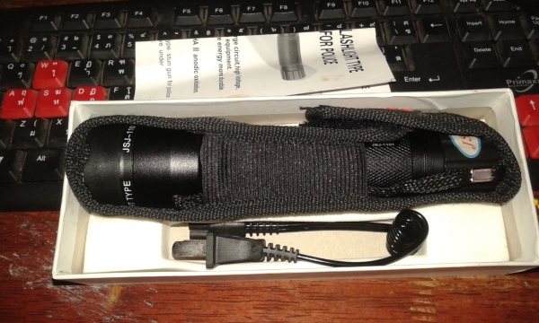 ไฟฉายพร้อมตัวชอร์ต ไฟฉายพร้อมตัวชอร์ต