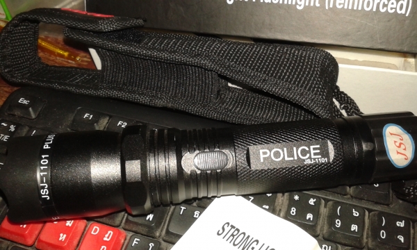 ไฟฉายพร้อมตัวชอร์ต ไฟฉายพร้อมตัวชอร์ต