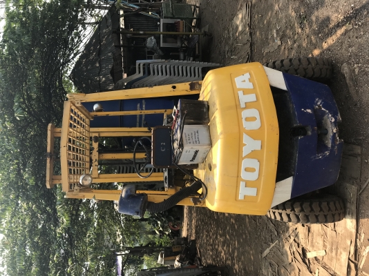 รถยกฟอร์คลิฟต์ 2.5 ตัน