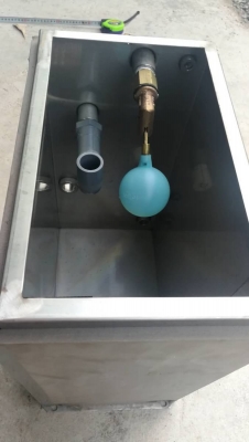 1,200บ.โทร 083-2000058 LINE ID: line832923 ชุดถังสแตนเลสแลกเปลียนความร้อนใช้น้ำเป็นกลาง ในถังมีชุดลูกลอย , ท่อน้ำล้่น และชุดถังที่ต้องการมาถ่ายเทความร้อนให้กับน้ำ มีฝาปิด ขนาดตามภาพ