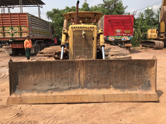 ขายรถแทรกเตอร์ CAT D5D ตีนเป็ด เกียร์ตัด ราคา.480000 ต่อรอง รถสวย เฟรมสวย บอร์ดี้รอบคันสวย สีสวย โซ้หนา บู๊ดแน้น เครื่องแน้น ปั้มแรง เกียร์นิ้ม แผ่นไหนหักมีเปลี่ยนให้ สนใจรีบจองเลยครับที่ 081-3531946 ต่อ.บางนา &amp; ID-LINE รถใช้งานที่ กรุงเทพ พระราม2