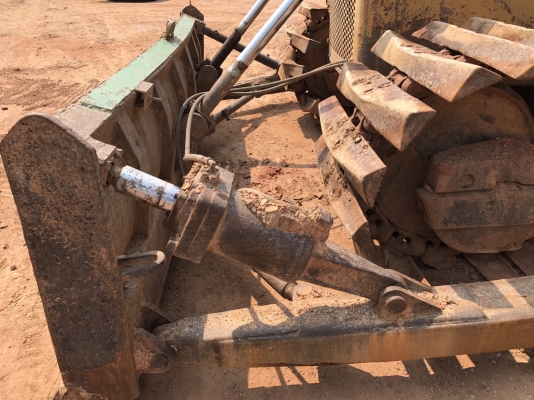 ขายรถแทรกเตอร์ CAT D5D ตีนเป็ด เกียร์ตัด ราคา.480000 ต่อรอง รถสวย เฟรมสวย บอร์ดี้รอบคันสวย สีสวย โซ้หนา บู๊ดแน้น เครื่องแน้น ปั้มแรง เกียร์นิ้ม แผ่นไหนหักมีเปลี่ยนให้ สนใจรีบจองเลยครับที่ 081-3531946 ต่อ.บางนา &amp; ID-LINE รถใช้งานที่ กรุงเทพ พระราม2