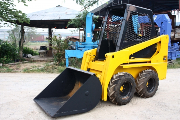 ขายรถตักล้อยาง พร้อมใช้งาน สนใจติดต่อ 086-324-1992 086-775-7900