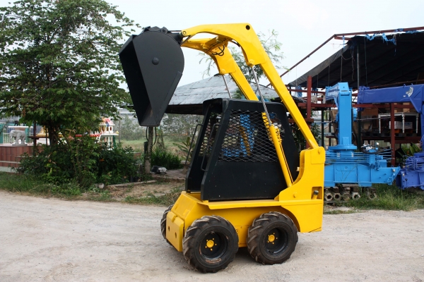 ขายรถตักล้อยาง พร้อมใช้งาน สนใจติดต่อ 086-324-1992 086-775-7900