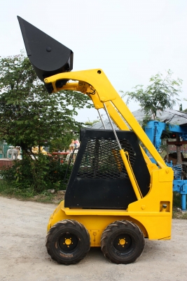 ขายรถตักล้อยาง พร้อมใช้งาน สนใจติดต่อ 086-324-1992 086-775-7900