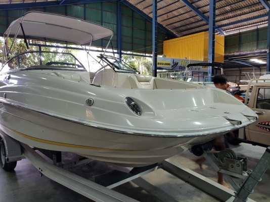 Regal 2120 Deck Boat Regal 2120 Deck Boat