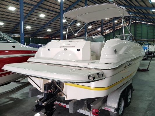 Regal 2120 Deck Boat Regal 2120 Deck Boat