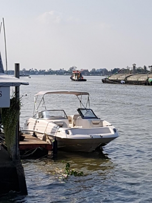 Regal 2120 Deck Boat Regal 2120 Deck Boat