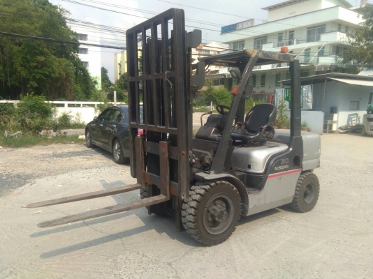 รถยกนิสสัน 3 ตัน เสาสูง 3 เมตร เครื่องดีเซล เกียร์ธรรมดา