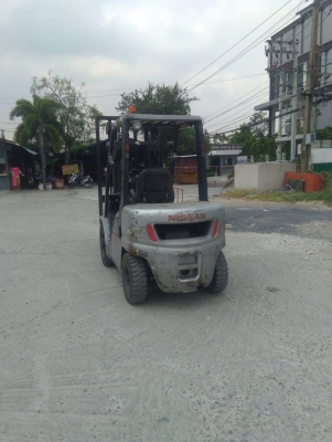 รถยกนิสสัน 3 ตัน เสาสูง 3 เมตร เครื่องดีเซล เกียร์ธรรมดา