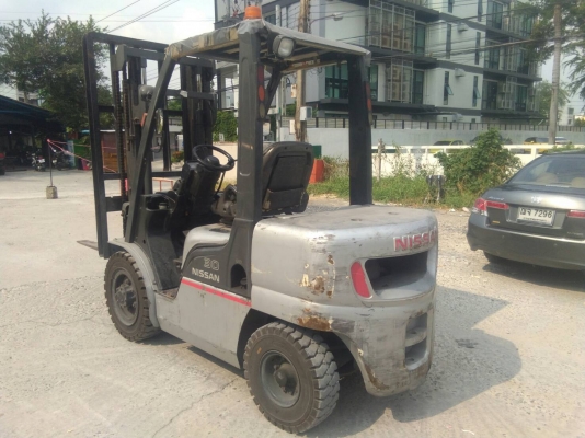 รถยกนิสสัน 3 ตัน เสาสูง 3 เมตร เครื่องดีเซล เกียร์ธรรมดา