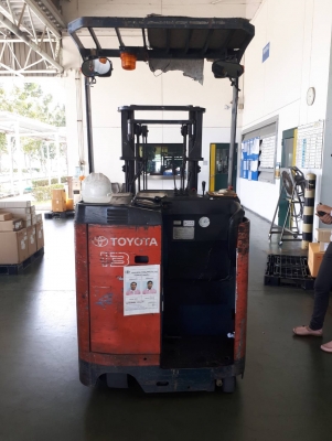 ขายด่วนๆ รถยกไฟฟ้ายืนขับ 1.3 ตัน เสาสูง 3 เมตร พร้อมตู้ชาร์ท