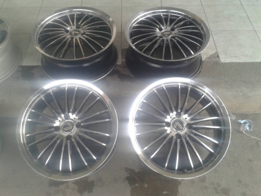 ขอบ17นิ้ว4รู100 ชุดนี้สมบูรณ์พร้อมใช้  ราคา 3900 บาท