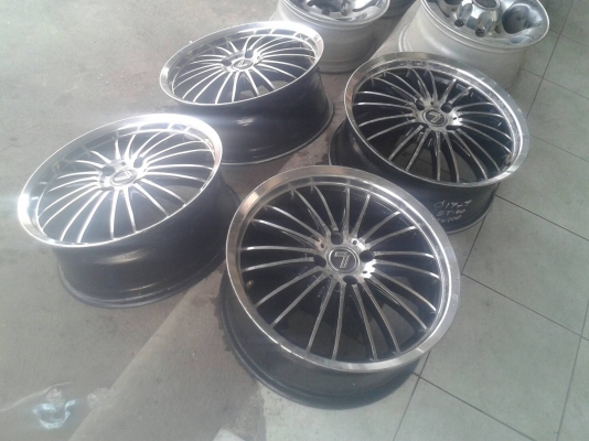 ขอบ17นิ้ว4รู100 ชุดนี้สมบูรณ์พร้อมใช้  ราคา 3900 บาท