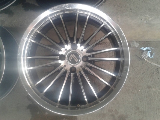 ขอบ17นิ้ว4รู100 ชุดนี้สมบูรณ์พร้อมใช้  ราคา 3900 บาท