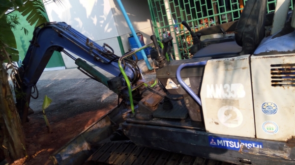 รถขุดแบคโฮmm35b ตรวจเขคสภาพเรียบร้อย มีลายหัวเจาะ ใช้ได้ ระบบดีทำงานคล่อง สภาพสวย รถขุดแบคโฮmm35b ตรวจเขคสภาพเรียบร้อย มีลายหัวเจาะ ใช้ได้ ระบบดีทำงานคล่อง สภาพสวย