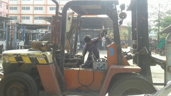 ฝากขายครับ รถยกโตโยต้า 8 ตัน เครื่องดีเซล เกียร์ออโต้ แผงงายกตู้คอนเทนเนอร์