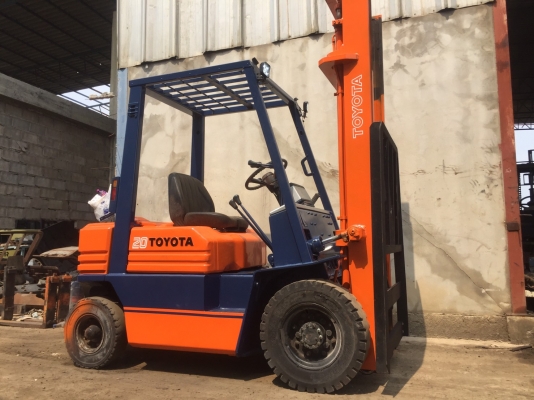 ขายด่วนน !! TOYOTA รุ่น 5 FD20 เสา 4 เมตร เกียร์ Manual รับประกัน 3 เดือน