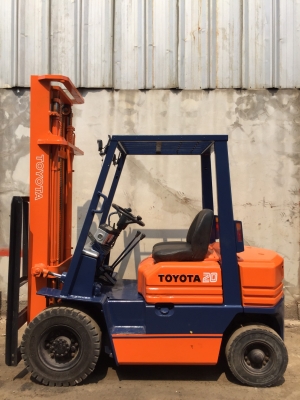 ขายด่วนน !! TOYOTA รุ่น 5 FD20 เสา 4 เมตร เกียร์ Manual รับประกัน 3 เดือน