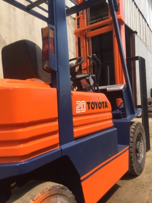 ขายด่วนน !! TOYOTA รุ่น 5 FD20 เสา 4 เมตร เกียร์ Manual รับประกัน 3 เดือน