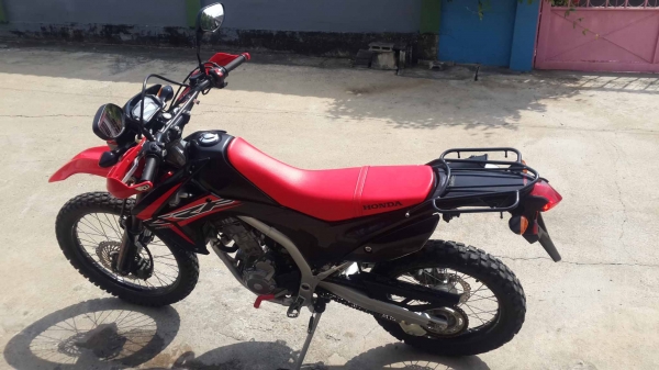 Honda crf 250 l ปี 2015 ตัวล่าสุด โช็คหน้า ล้อดำ โรงงาน วิ่ง 5 พันโลแท้ครับ