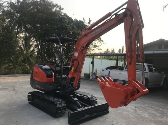 ขายรถขุดคูโบต้า รุ่น KX91-3super series2 ราคา 498,000 บาท ใช้งาน 2,100 ชั่วโมง โทร 081-9136451 ดูรูปเพิ่มเติม line:Bow6451 ขนาด 2.7ตัน 30 แรงม้า สภาพดี สมบูรณ์ทุกระบบ ระบบไฮโดรลิคปรับตั้งอัตโนมัติ สะดวกต่อการใช้งานค่ะ  เหมาะกับงานพื้นที่แคบ ทำงานคล่องตัวม