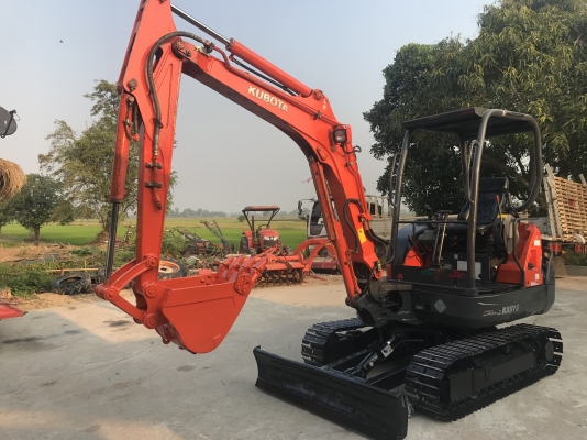 ขายรถขุดคูโบต้า รุ่น KX91-3super series2 ราคา 498,000 บาท ใช้งาน 2,100 ชั่วโมง โทร 081-9136451 ดูรูปเพิ่มเติม line:Bow6451 ขนาด 2.7ตัน 30 แรงม้า สภาพดี สมบูรณ์ทุกระบบ ระบบไฮโดรลิคปรับตั้งอัตโนมัติ สะดวกต่อการใช้งานค่ะ  เหมาะกับงานพื้นที่แคบ ทำงานคล่องตัวม