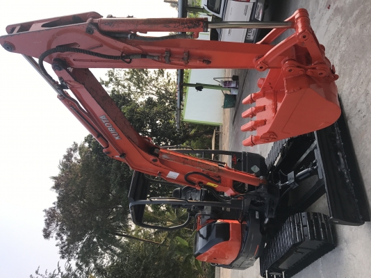 ขายรถขุดคูโบต้า รุ่น KX91-3super series2 ราคา 498,000 บาท ใช้งาน 2,100 ชั่วโมง โทร 081-9136451 ดูรูปเพิ่มเติม line:Bow6451 ขนาด 2.7ตัน 30 แรงม้า สภาพดี สมบูรณ์ทุกระบบ ระบบไฮโดรลิคปรับตั้งอัตโนมัติ สะดวกต่อการใช้งานค่ะ  เหมาะกับงานพื้นที่แคบ ทำงานคล่องตัวม