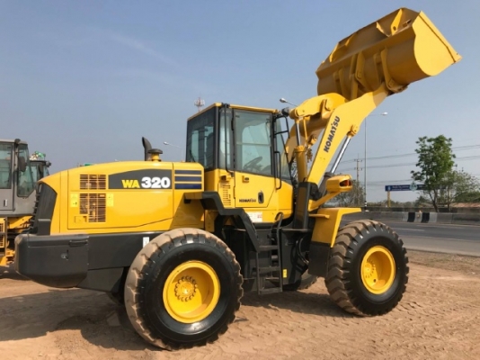 ขายรถตักล้อยาง KOMATSU WA320-5 รถนอกนำเข้าเองจากญี่ปุ่น สภาพสวยพร้อมใช้งาน มีVDOการทำงานครับ
