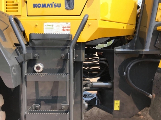 ขายรถตักล้อยาง KOMATSU WA320-5 รถนอกนำเข้าเองจากญี่ปุ่น สภาพสวยพร้อมใช้งาน มีVDOการทำงานครับ