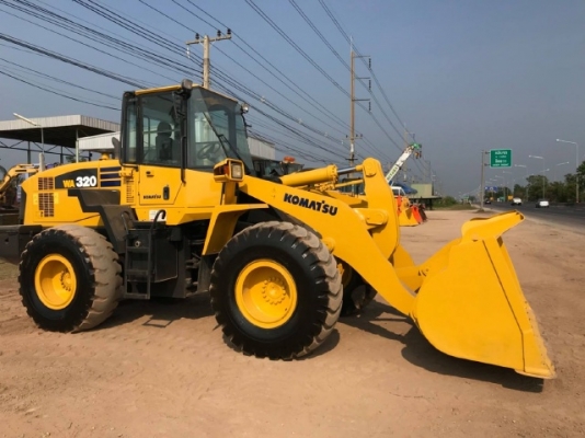 ขายรถตักล้อยาง KOMATSU WA320-5 รถนอกนำเข้าเองจากญี่ปุ่น สภาพสวยพร้อมใช้งาน มีVDOการทำงานครับ